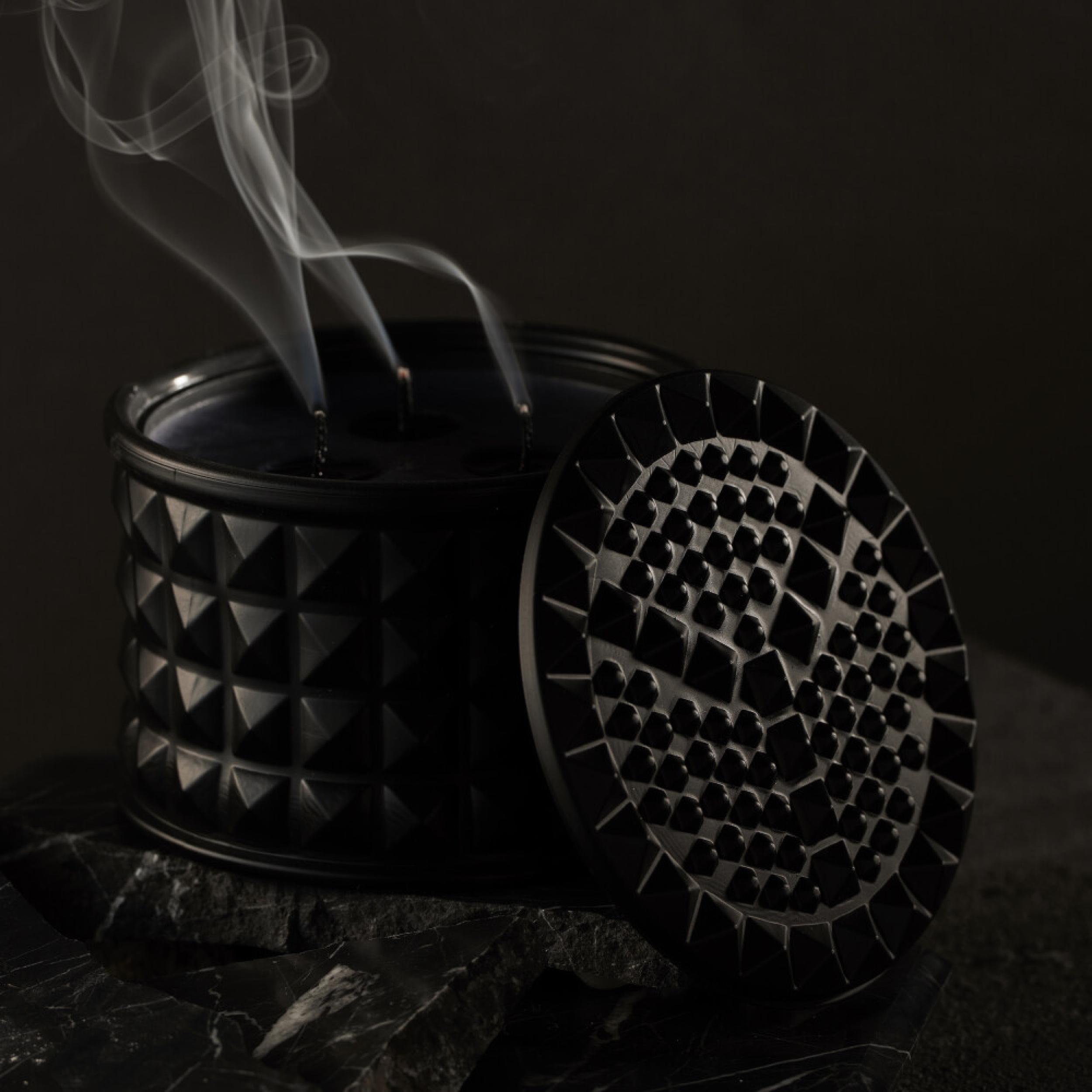 Leo 3 Wick Luxury Black Soy Candle with Lid 350 gr