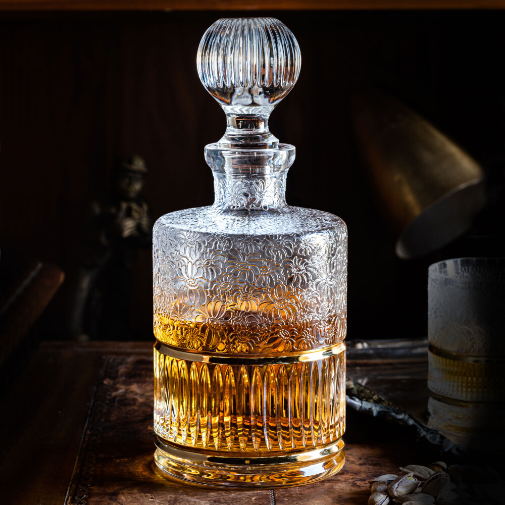 D'oro Cut Crystal Whiskey Decanter